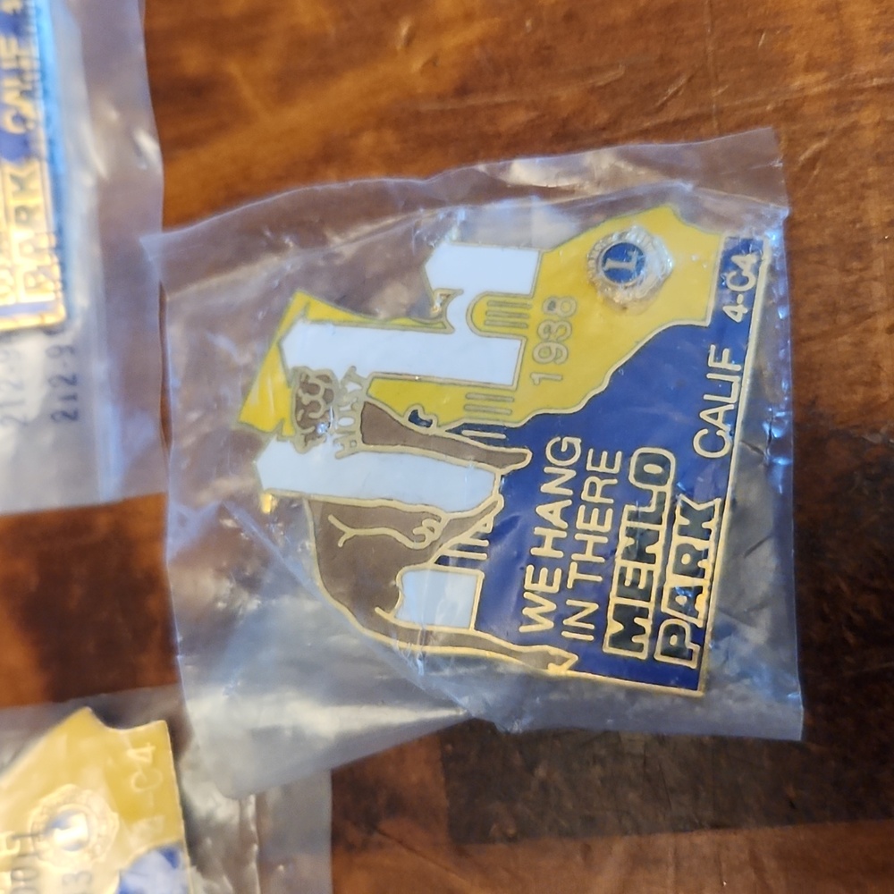 Lions Club Menlo Park 4C4  California Souvenir Trading Pins x3 - Picture 3 of 6